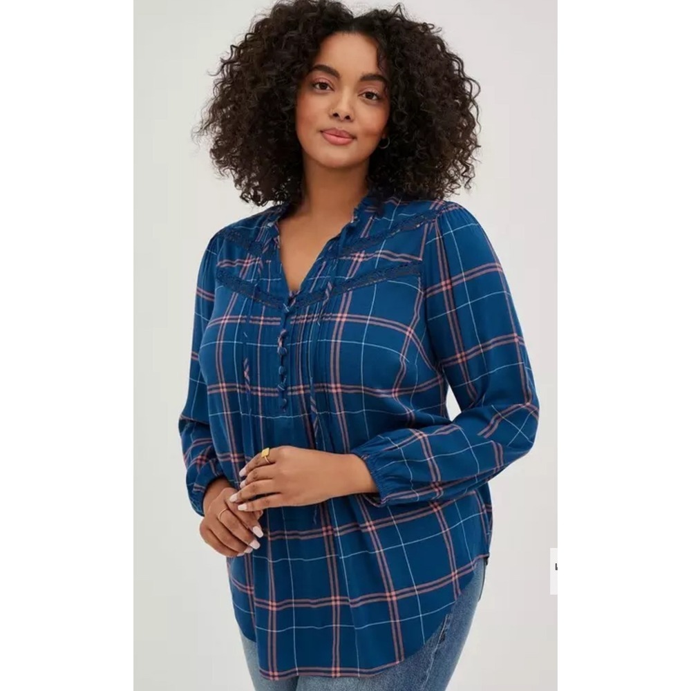 Torrid Blue/Pink Twill‎ Plaid Crochet Inset Top, Womens Size 1 (1x)